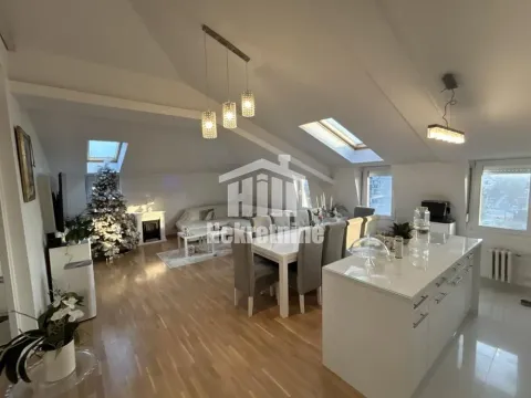 Prodaja, trosoban stan, 82m², Zemun Gornji Grad, Zemun Sve Podlokacije - image 1