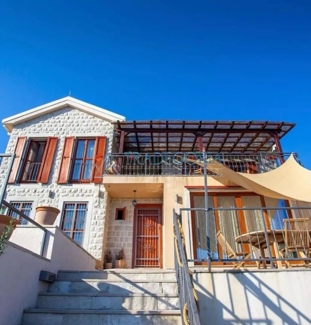 Prodaja, kuća, 210m², Kotor, Crna Gora