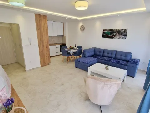 Rent, one bedroom apartment, 47m², Budva, Crna Gora - image 24