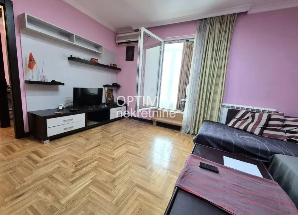 Izdavanje, trosoban stan, 72m², Vračar Centar, Vračar Sve Podlokacije