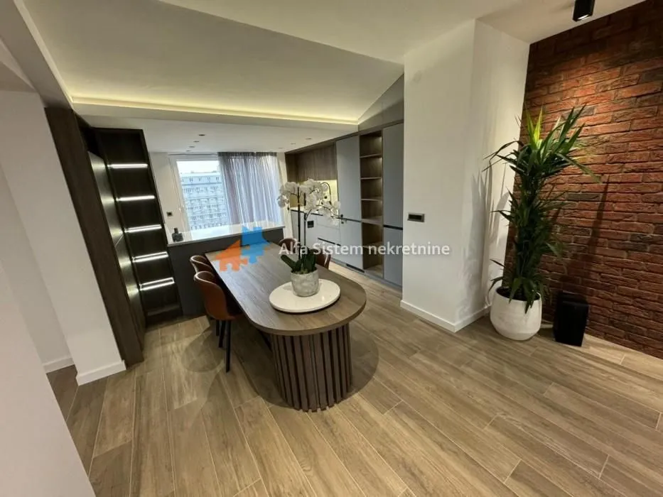 Izdavanje, trosoban stan, 100m², Savski Venac, Beograd