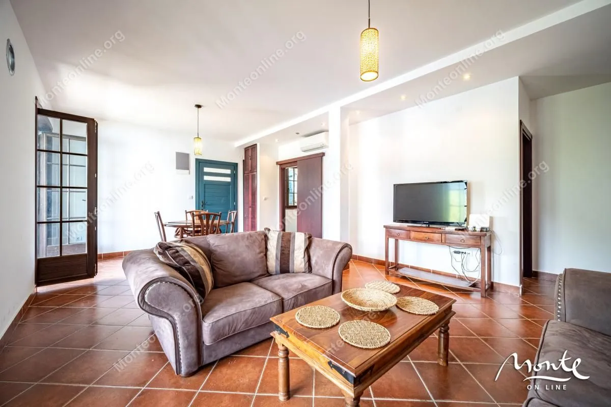 Prodaja, dvosoban stan, 94m², Kostanjica, Kotor