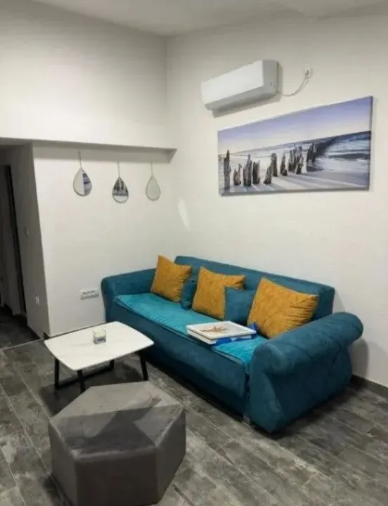 Izdavanje, kuća, 33m², Tološi, Podgorica