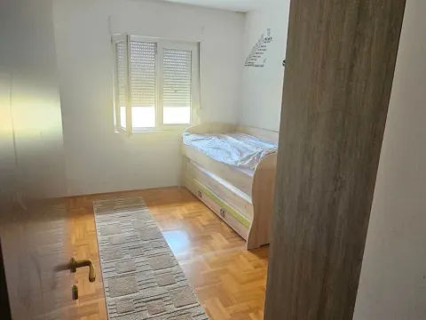 Izdavanje, dvosoban stan, 66m², Stari Aerodrom, Podgorica - image 5