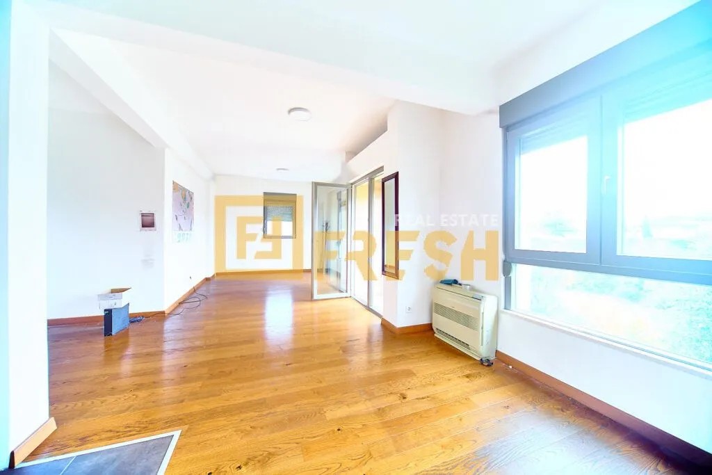 Rent, office space, 85m², Krivi Most, Podgorica