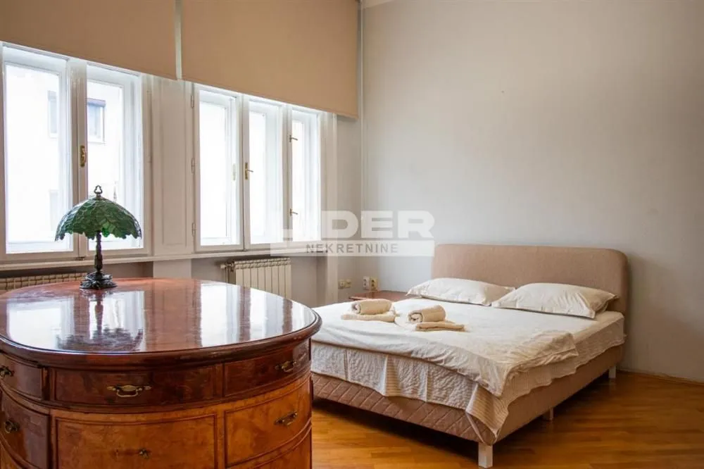 Izdavanje, četvorosoban stan, 160m², Stari Grad, Beograd