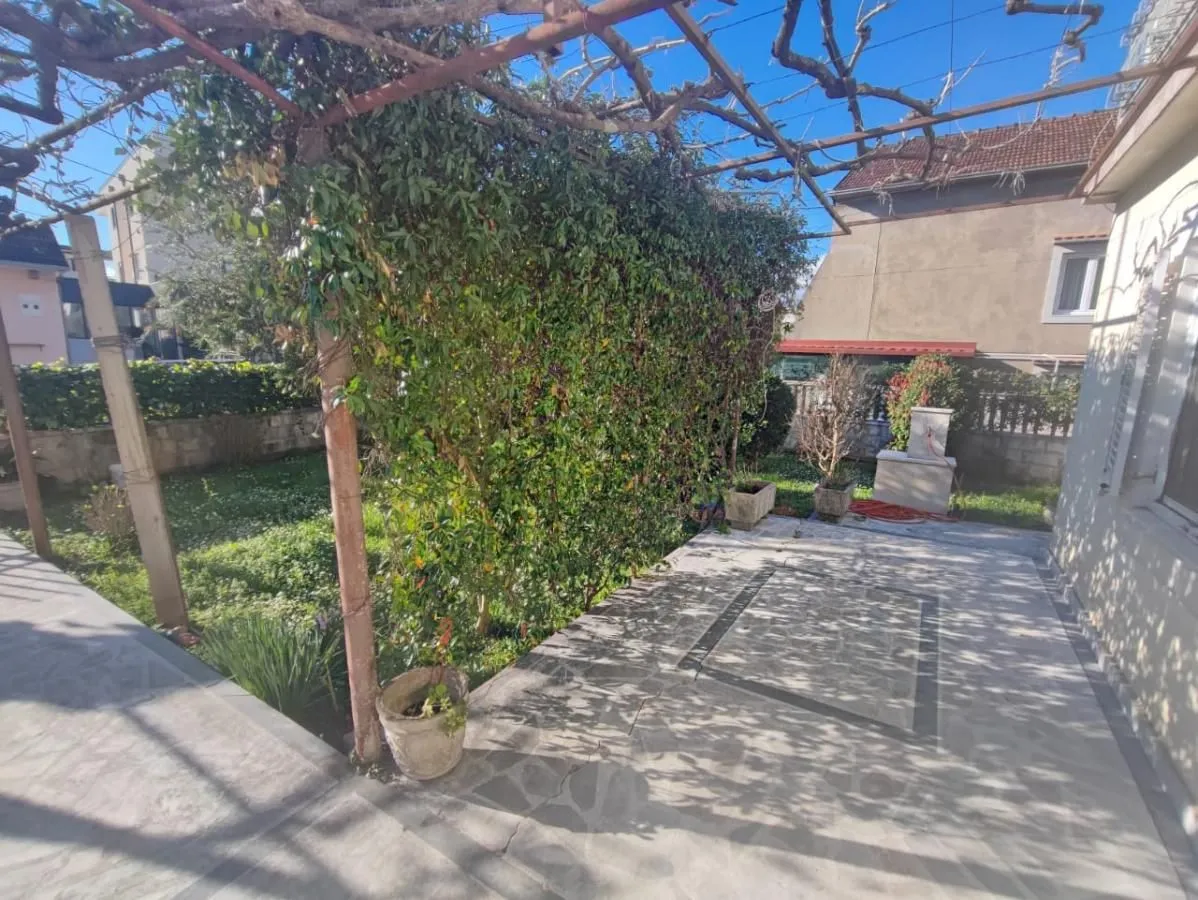 Rent, one bedroom apartment, 40m², Kalimanj, Tivat