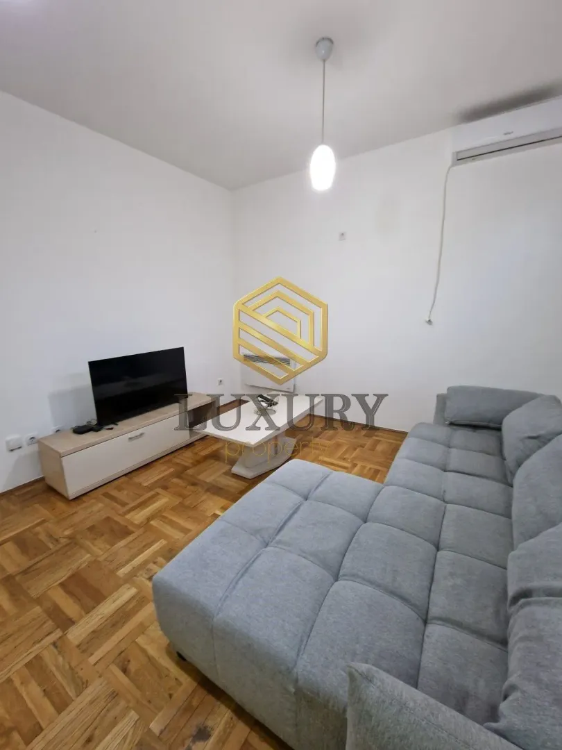 Prodaja, jednosoban stan, 37m², Blok 9, Podgorica