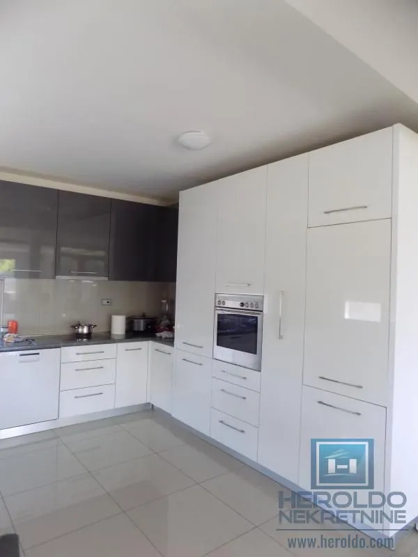 Prodaja, kuća, 327m², Ćuprija, Srbija