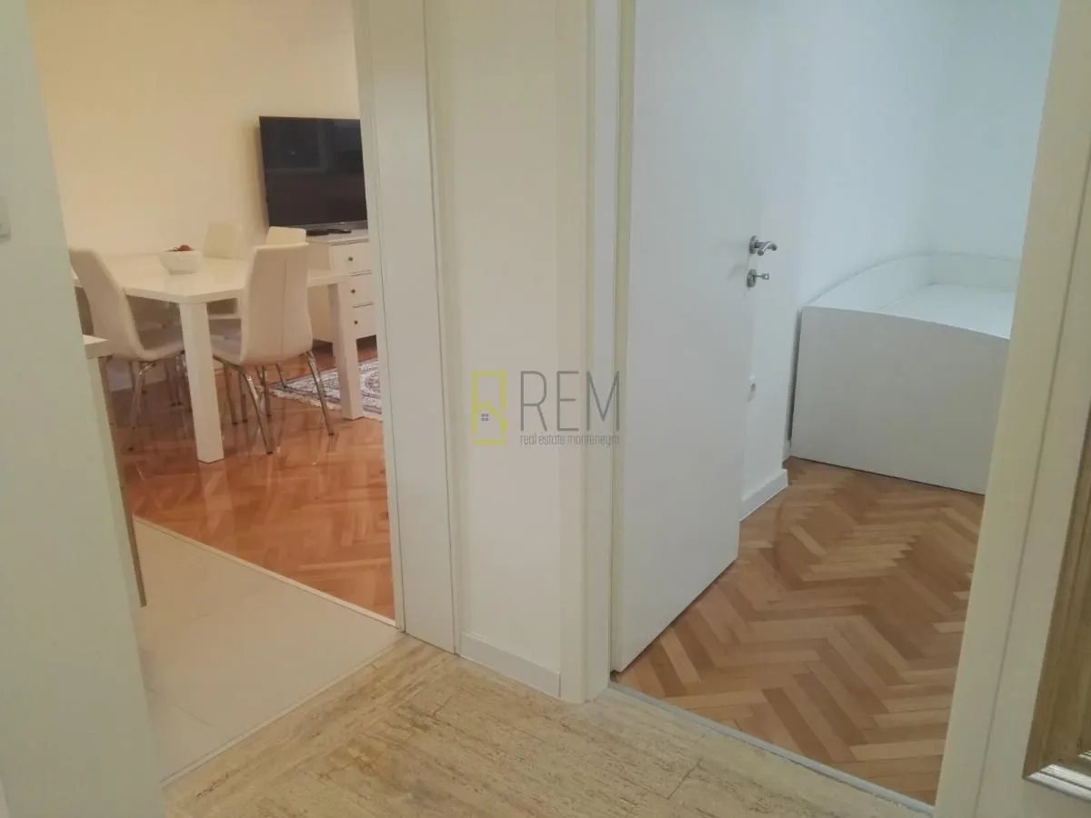 Prodaja, dvosoban stan, 65m², Centar, Podgorica