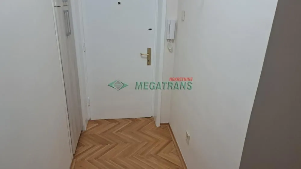 Izdavanje, trosoban stan, 72m², Centar, Novi Sad