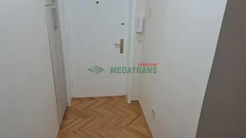 Izdavanje, trosoban stan, 72m², Centar, Novi Sad - image 10