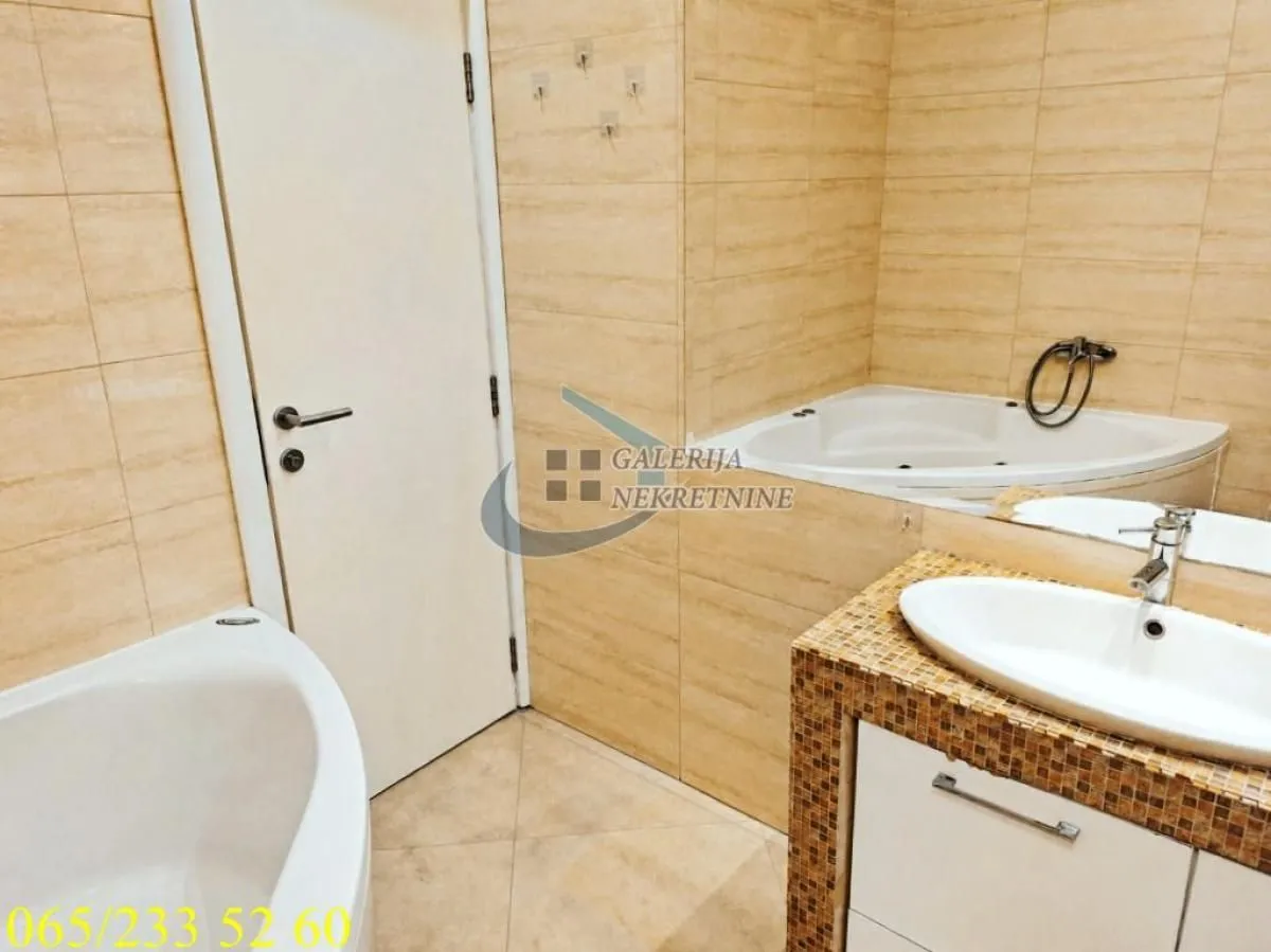 Prodaja, četvorosoban stan, 105m², Vojvode Vlahovica, Beograd