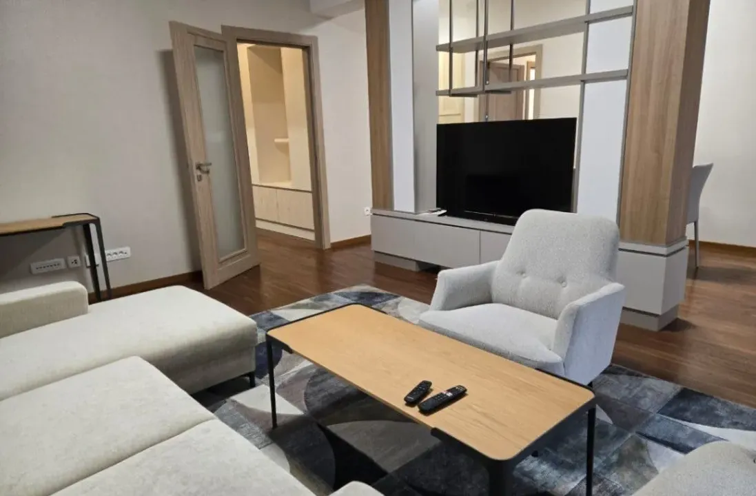 Izdavanje, četvorosoban stan, 130m², Master Kvart, Podgorica