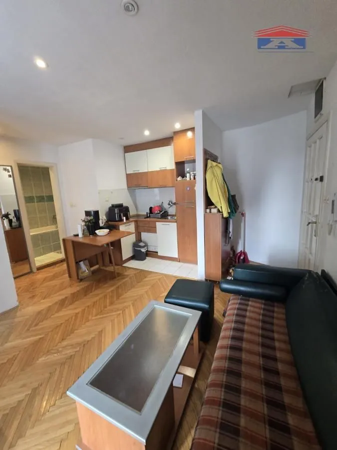 Izdavanje, jednosoban stan, 40m², Centar, Novi Sad