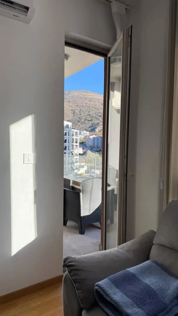Rent, one bedroom apartment, 45m², Bečići, Budva