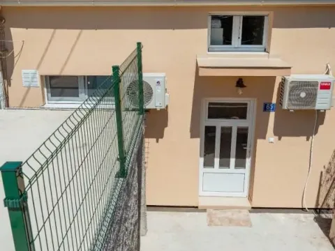 Izdavanje, kuća, 50m², Tivat, Crna Gora - image 15
