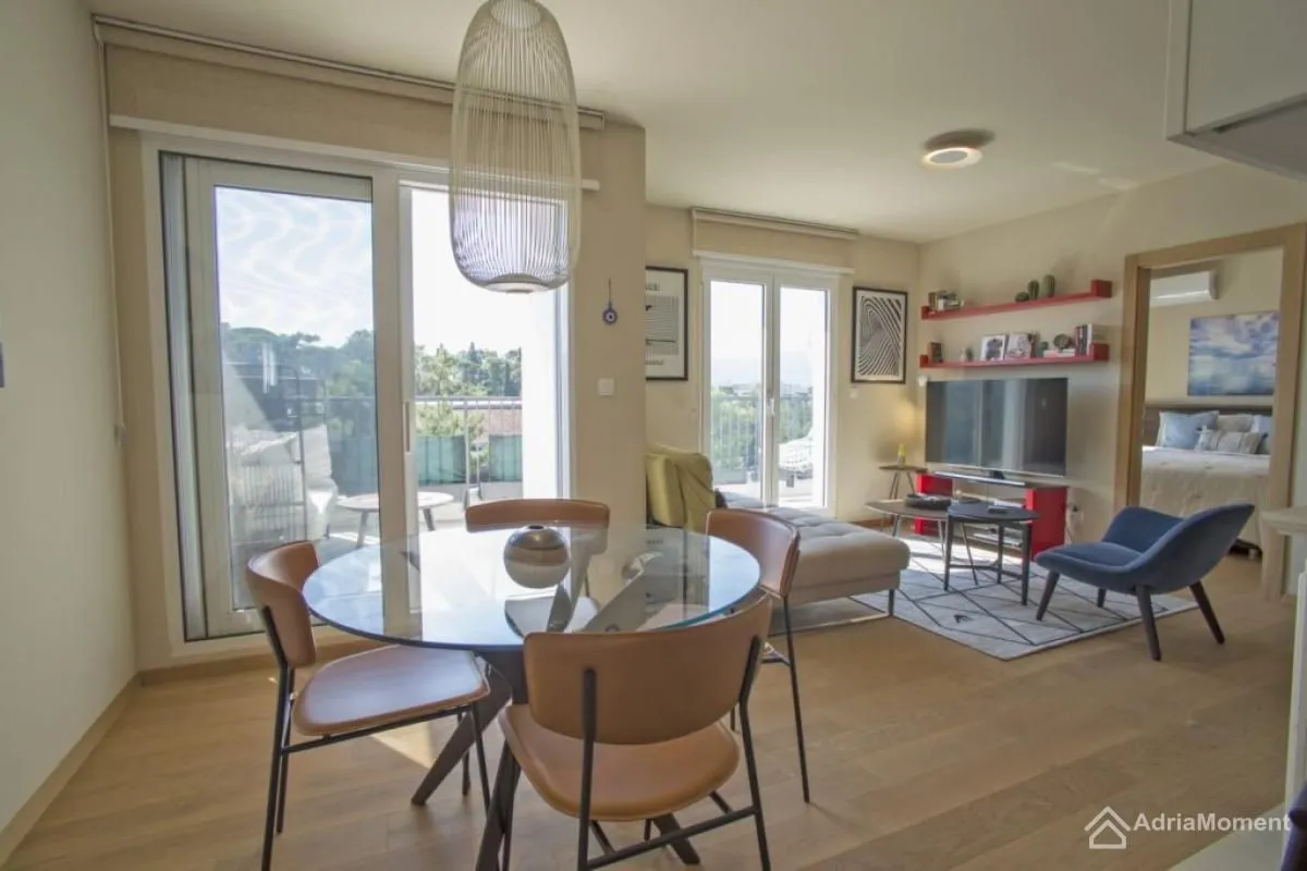 Prodaja, dvosoban stan, 64m², Centar, Tivat