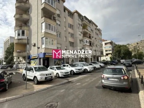 Izdavanje, dvosoban stan, 60m², City Kej, Podgorica