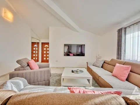 Rent, three bedroom apartment, 115m², Župci, Bar - image 1