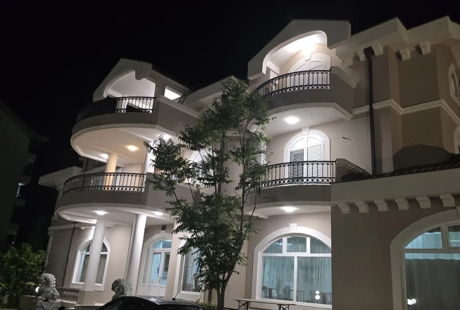 Prodaja, ugostiteljski objekat, 1000m², Stari Aerodrom, Podgorica