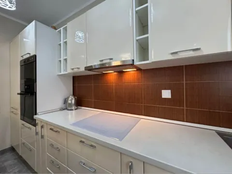 Izdavanje, trosoban stan, 90m², Budva okolina, Budva - image 8