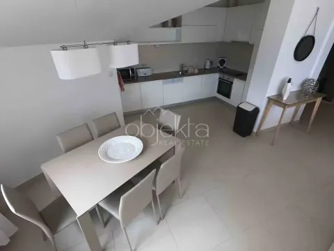 Dining area with a table and chairs connected to the kitchen. - image 10