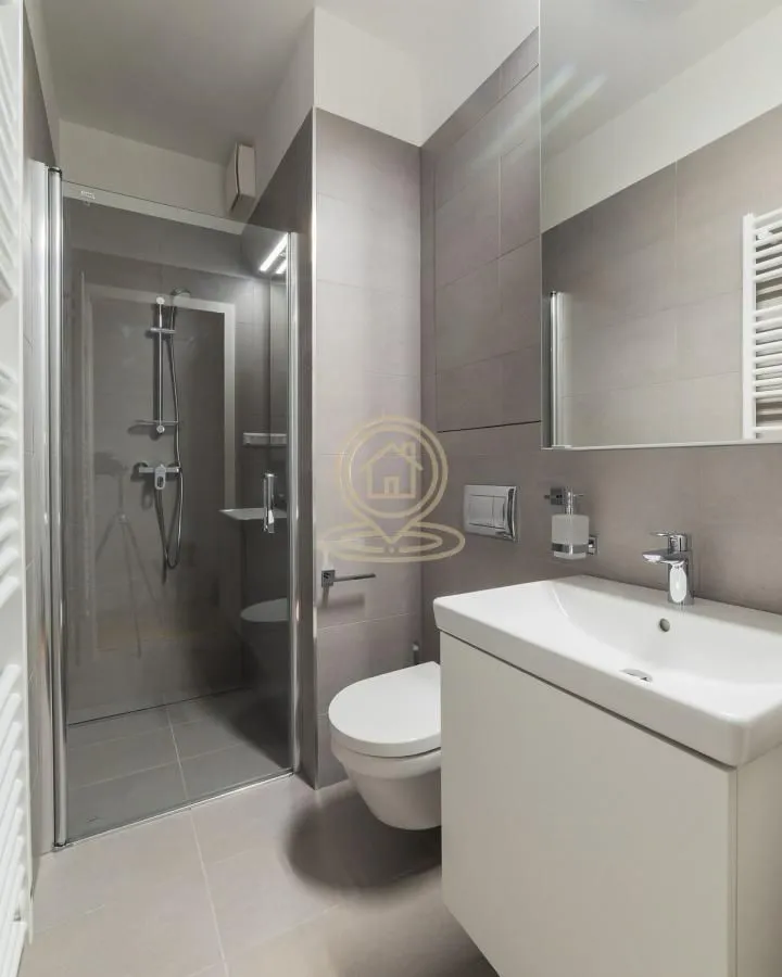 Prodaja, dvosoban stan, 63m², Crveni Pevac, Niš