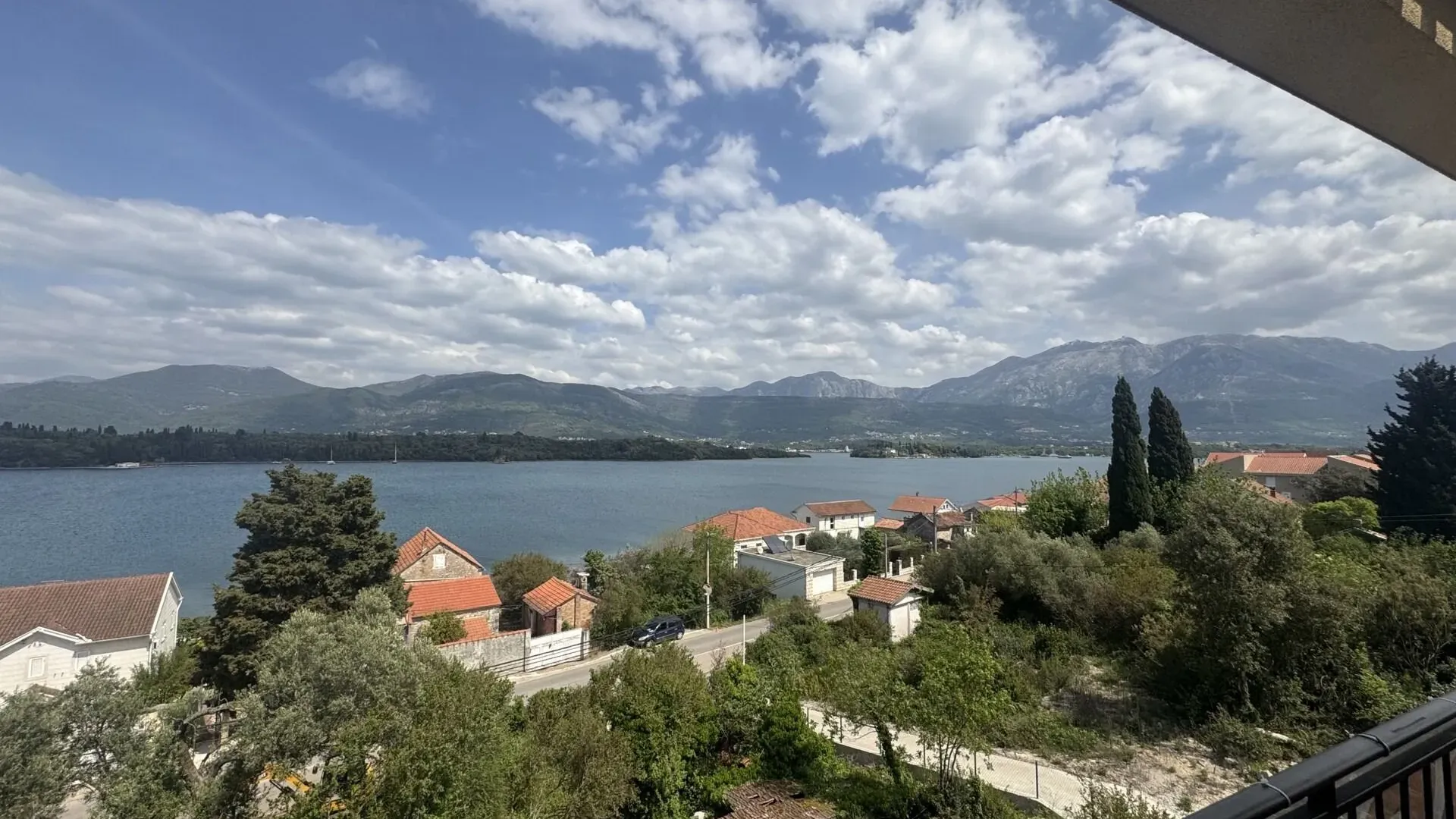 Prodaja, trosoban stan, 100m², Obala Đuraševića, Tivat