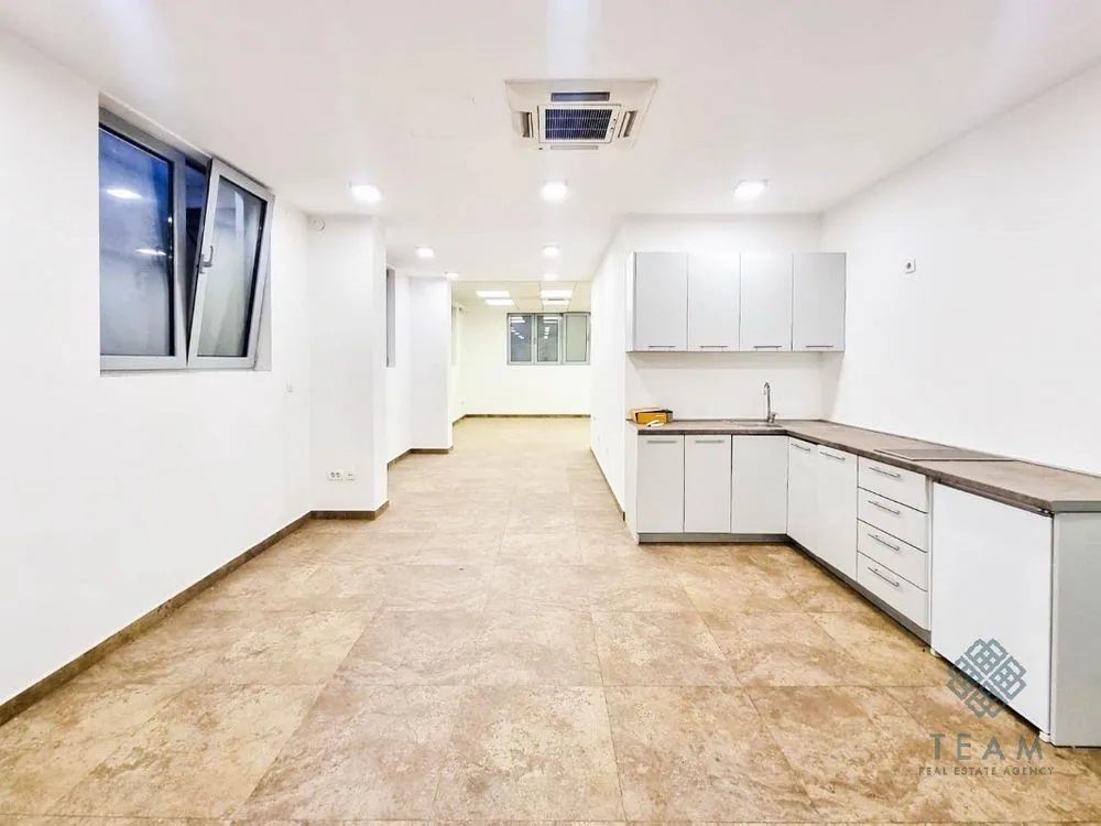 Rent, office space, 251m², Tološka šuma, Podgorica