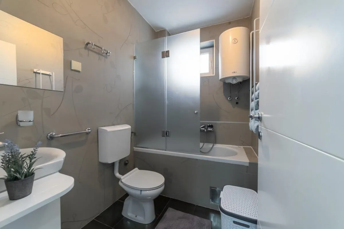Prodaja, dvosoban stan, 49m², Centar, Novi Sad