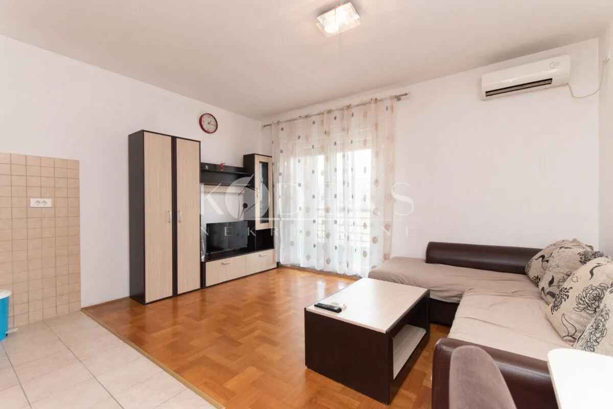 Rent, studio apartment, 30m², Stari Aerodrom, Podgorica