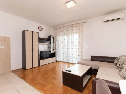 Rent, studio apartment, 30m², Stari Aerodrom, Podgorica - image 2