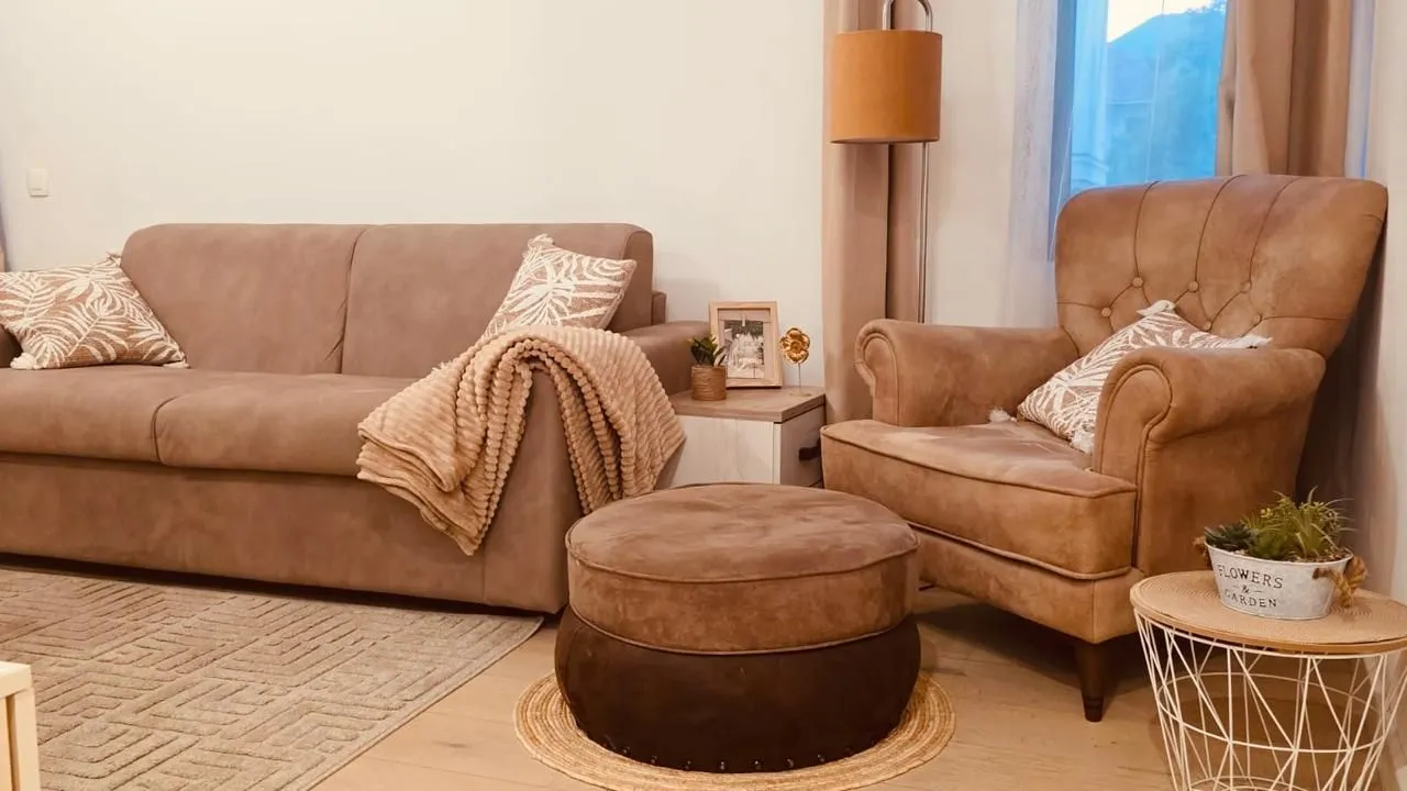 Izdavanje, jednosoban stan, 75m², Tivat, Crna Gora