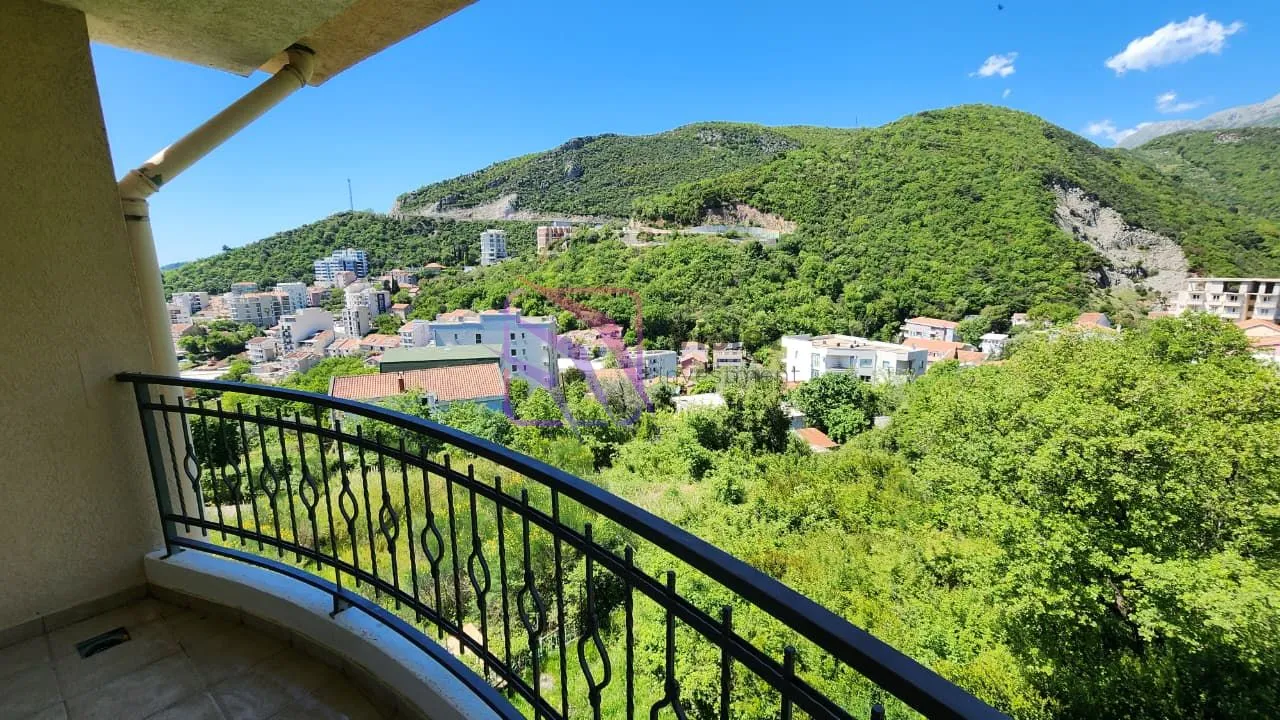 Prodaja, trosoban stan, 107m², Bečići, Budva