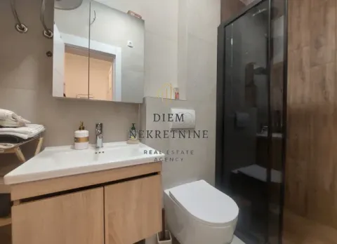 Rent, two bedroom apartment, 70m², Tivat, Crna Gora - image 2
