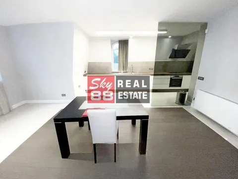 Izdavanje, četvorosoban stan, 175m², Savski Venac, Beograd - image 7