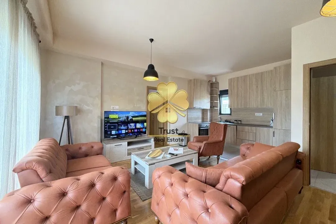 Izdavanje, dvosoban stan, 80m², Tološi, Podgorica