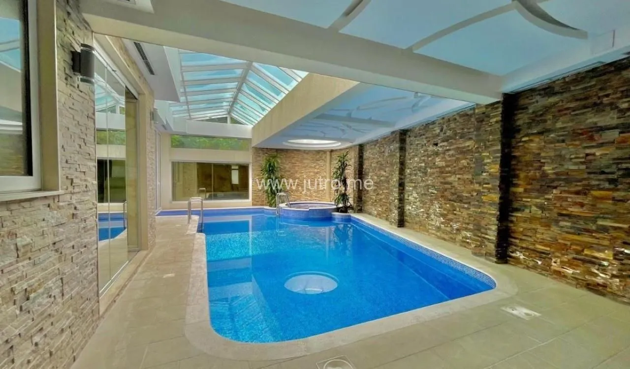Prodaja, ugostiteljski objekat, 1300m², Centar, Budva