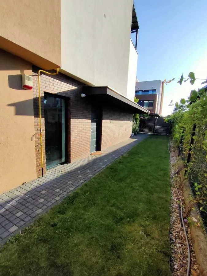 Izdavanje, kuća, 230m², Sremska Kamenica, Petrovaradin