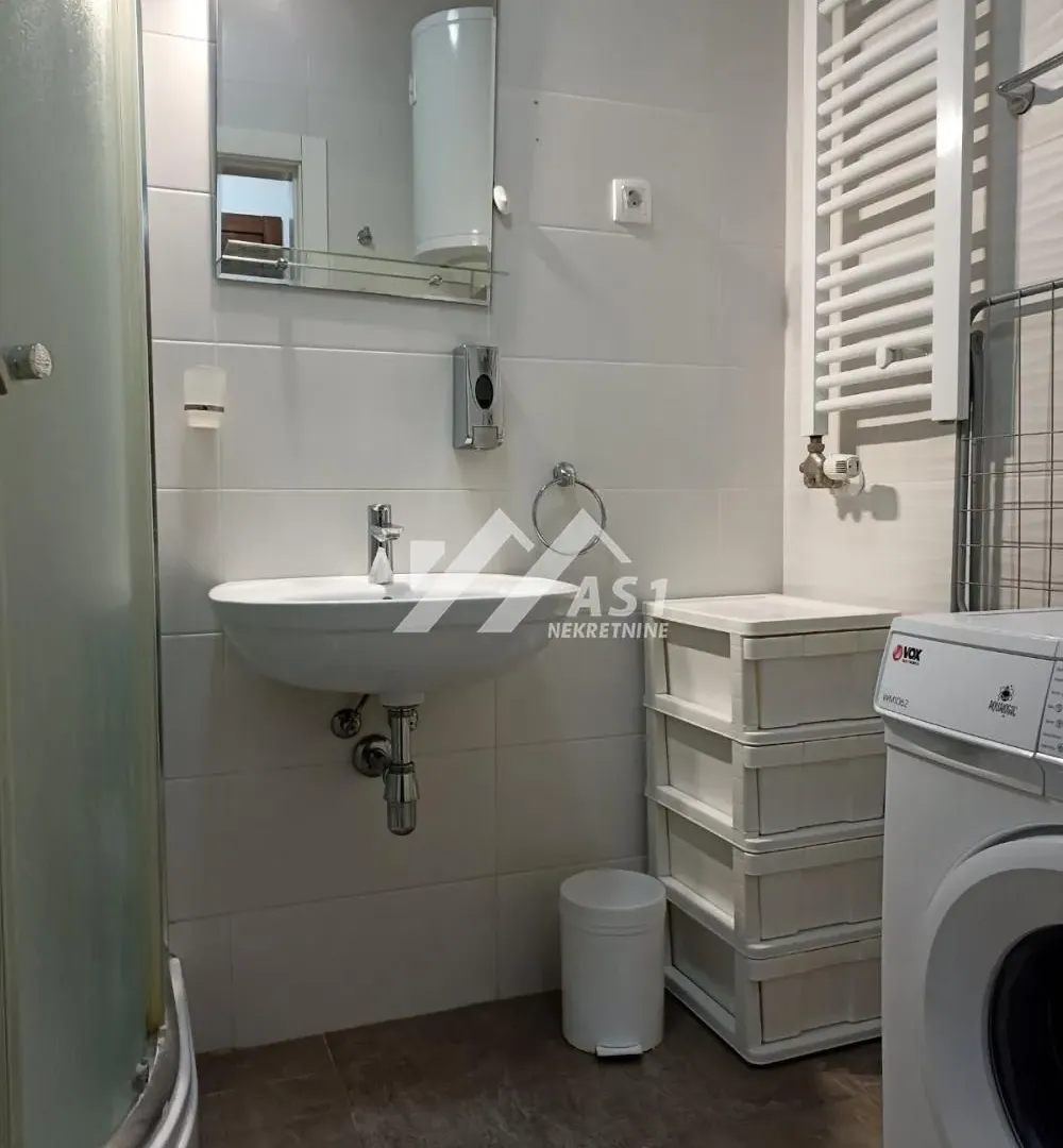 Izdavanje, jednosoban stan, 40m², Rotkvarija, Novi Sad Sve Podlokacije