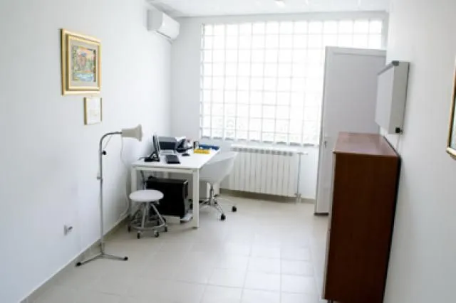 Izdavanje, poslovni prostor, 80m², Mali Mokri Lug, Zvezdara Sve Podlokacije