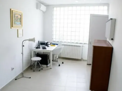 Izdavanje, poslovni prostor, 80m², Mali Mokri Lug, Zvezdara Sve Podlokacije