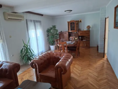 Rent, house, 100m², Zagorič, Podgorica - image 11