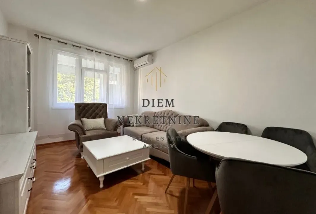 Izdavanje, dvosoban stan, 75m², Podgorica, Crna Gora