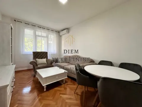 Izdavanje, dvosoban stan, 75m², Podgorica, Crna Gora