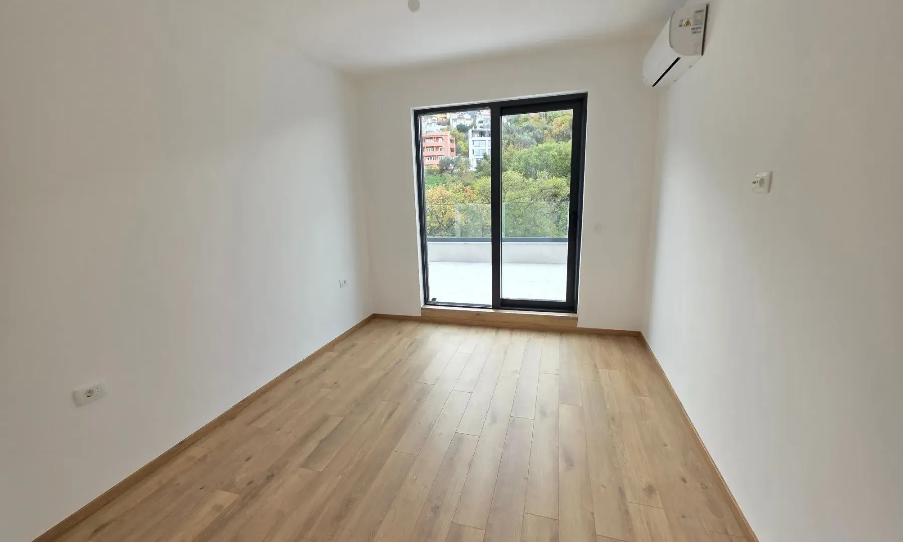 Prodaja, dvosoban stan, 108m², Kamenovo, Budva