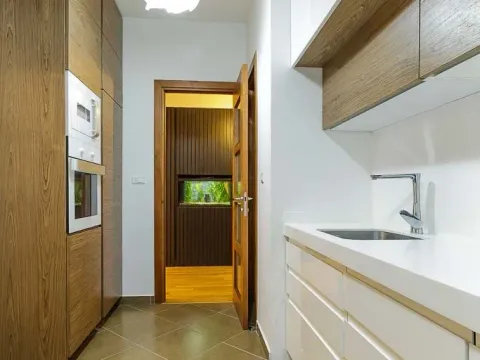 Izdavanje, trosoban stan, 150m², Centar, Podgorica - image 7