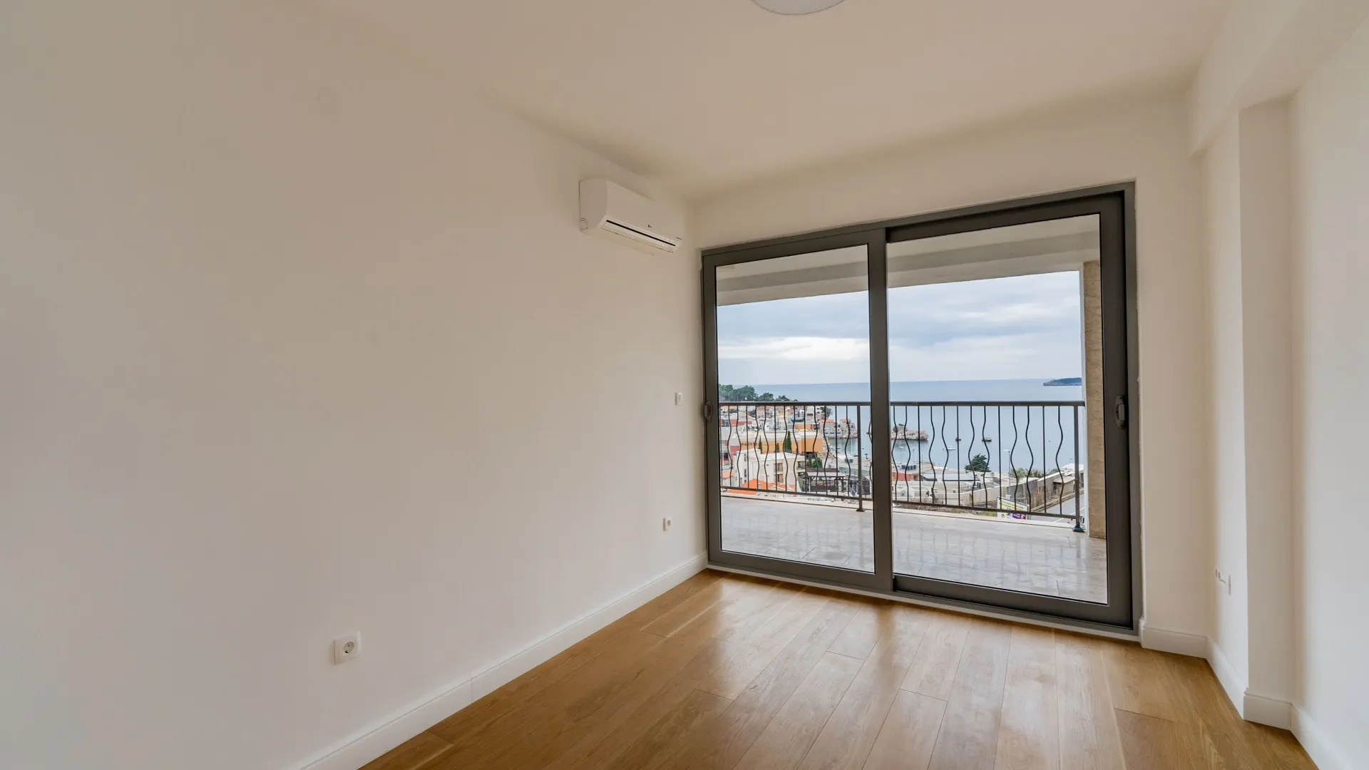Prodaja, trosoban stan, 160m², Pržno, Budva