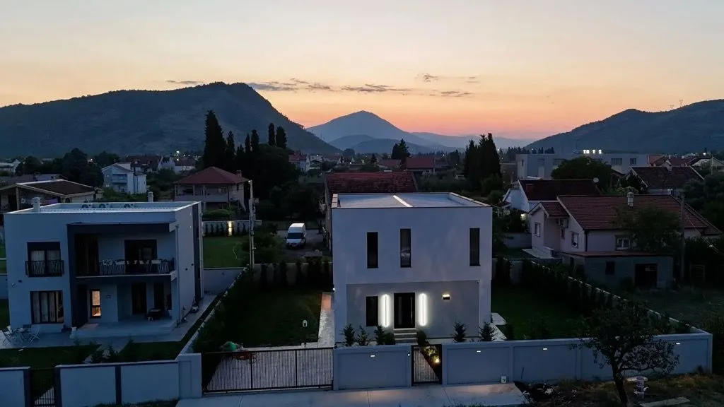Izdavanje, kuća, 225m², Gornja Gorica, Podgorica